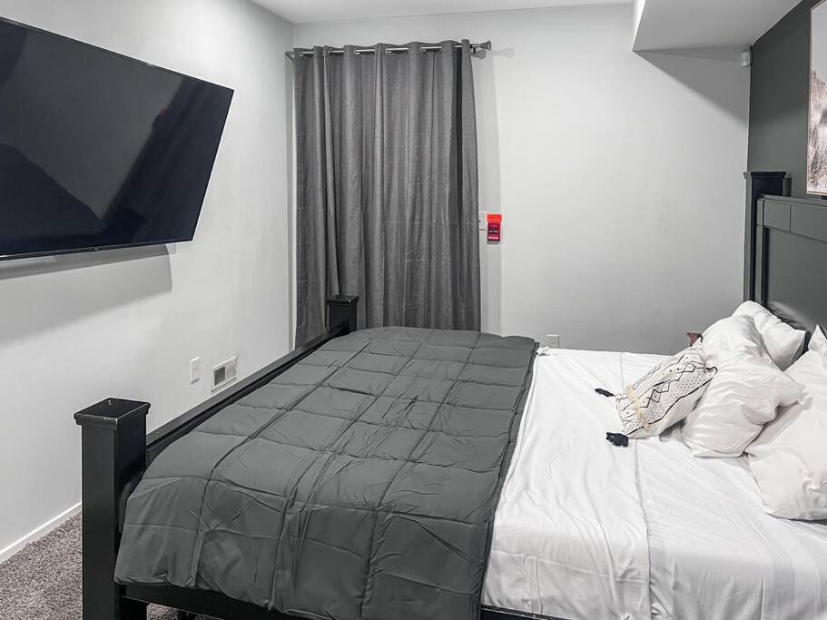 Yanne's Place - Dual-lounge