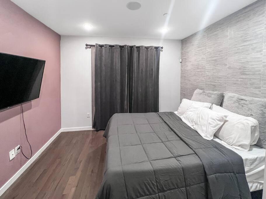 Yanne's Place - Dual-lounge * Philadelphia