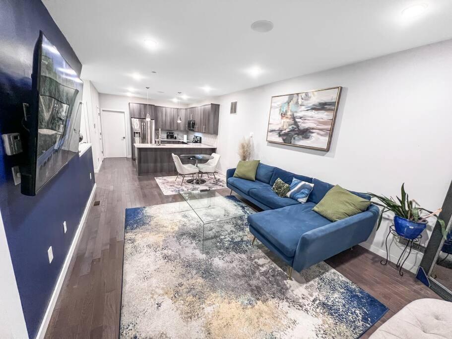 Yanne's Place - Dual-lounge Philadelphia