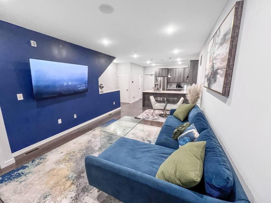 Yanne's Place - Dual-lounge Apartment *