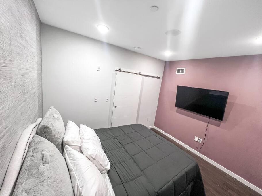 Yanne's Place - Dual-lounge Apartment