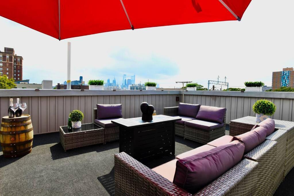 Yanne's Place - Dual-lounge