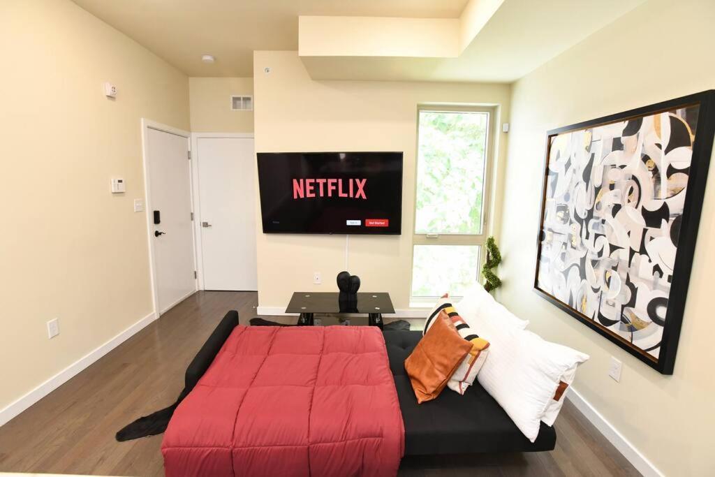 Yanne's Place - Dual-lounge Apartment
