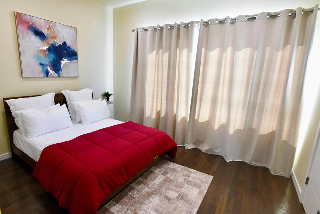 Yanne's Place - Dual-lounge Philadelphia