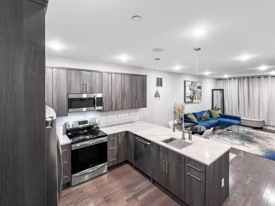 Yanne's Place - Dual-lounge Filadelfia