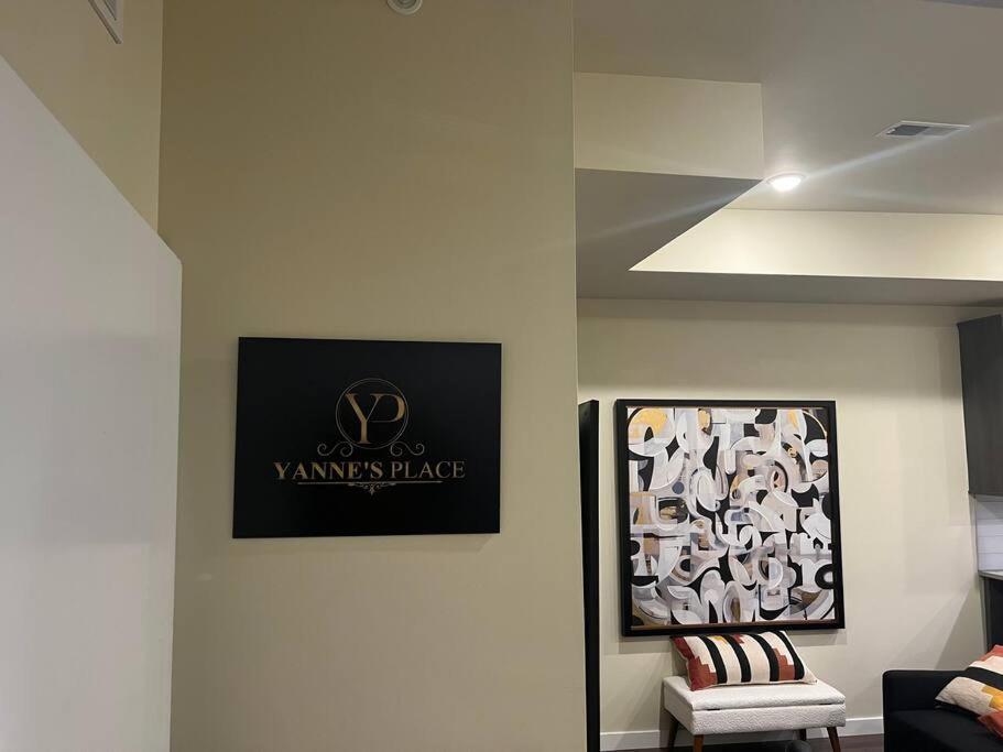 Yanne's Place - Dual-lounge